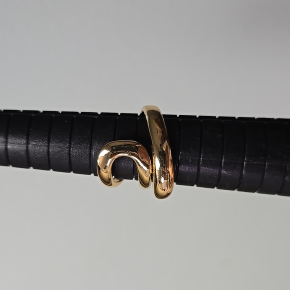 Simple Gold Tone Fashion Ring Size 6 - Picture 9 of 10